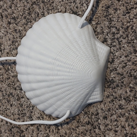 Toy Seashell Bra with cord - Picture 2 of 5